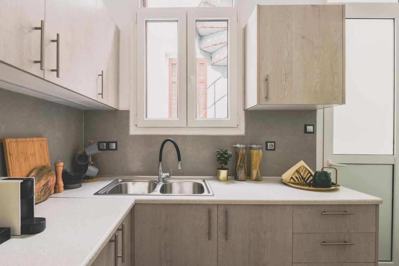 Neoclassical Apartment Near Acropolis - Livingstone Crystal Атина Екстериор снимка